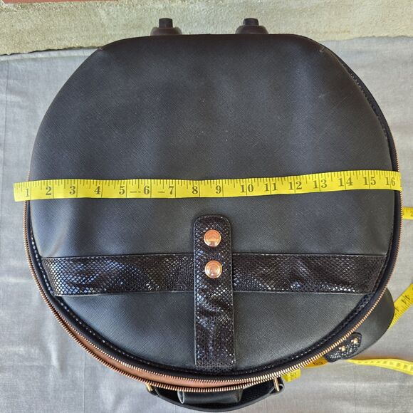 Chic Black Round Travel Bag - Picture 13 of 15